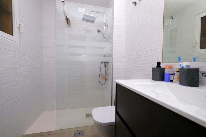 Image No.13-2 Bed Property for sale