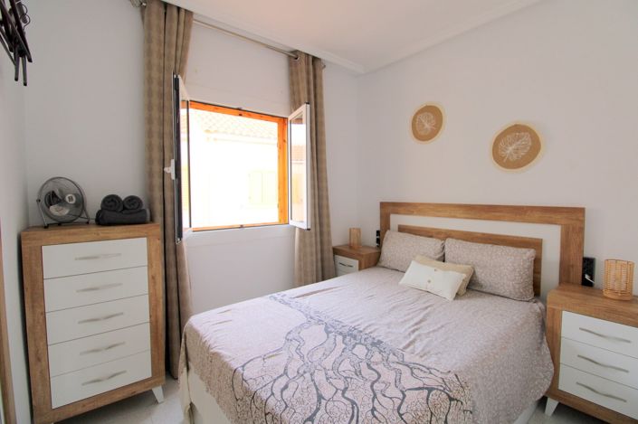 Image No.17-3 Bed Property for sale