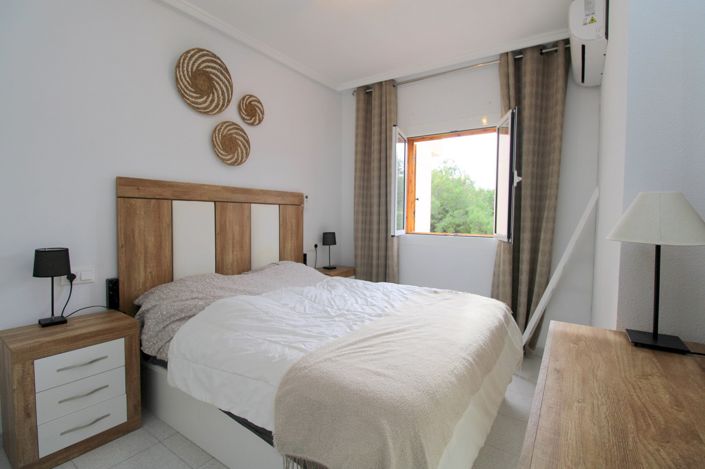 Image No.3-3 Bed Property for sale