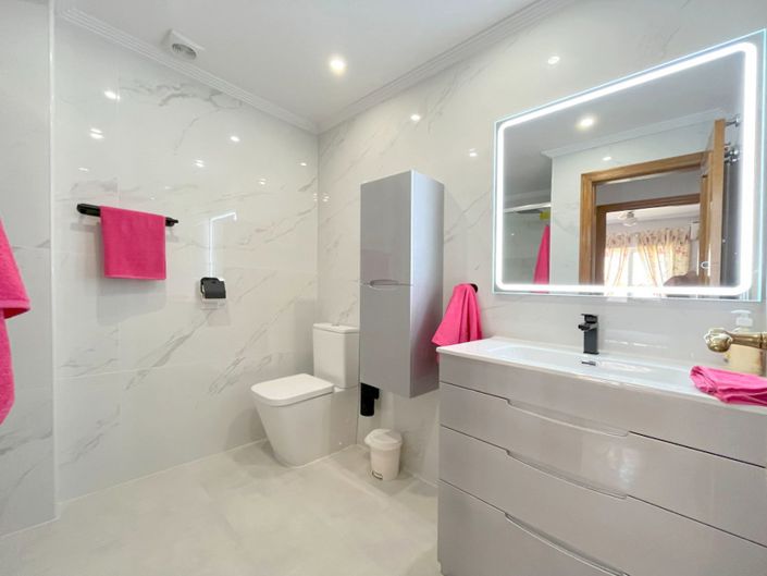 Image No.7-2 Bed Property for sale