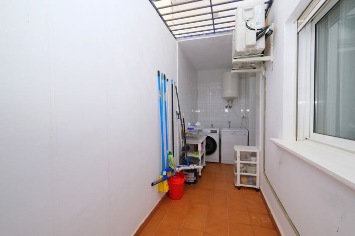 Image No.10-2 Bed Property for sale