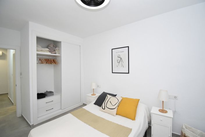 Image No.10-2 Bed Property for sale