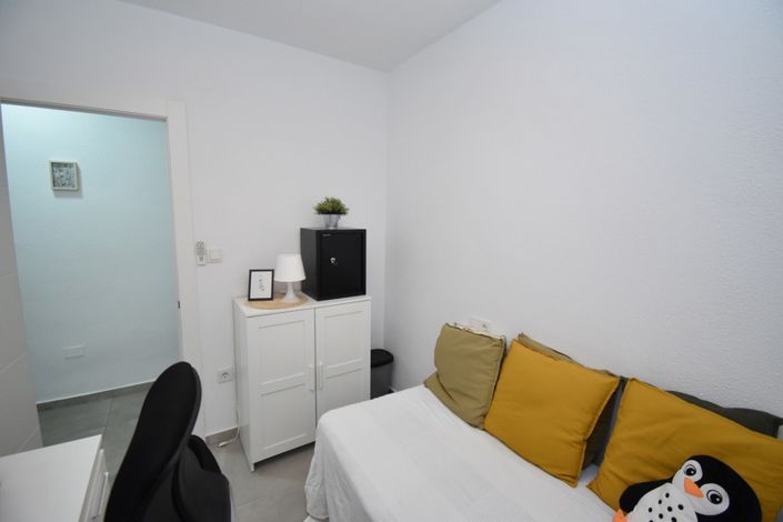 Image No.14-2 Bed Property for sale