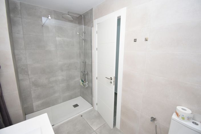 Image No.16-2 Bed Property for sale