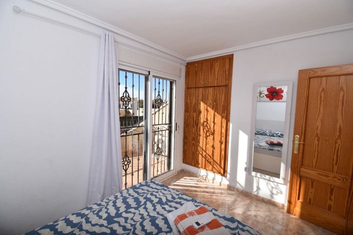 Image No.15-3 Bed Townhouse for sale