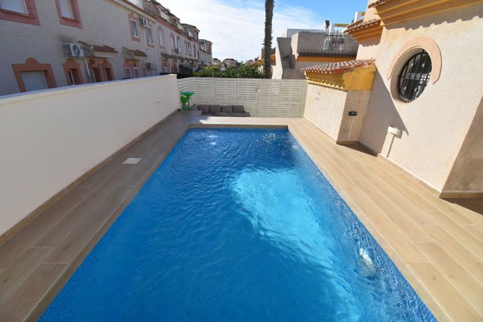 Image No.25-3 Bed Townhouse for sale