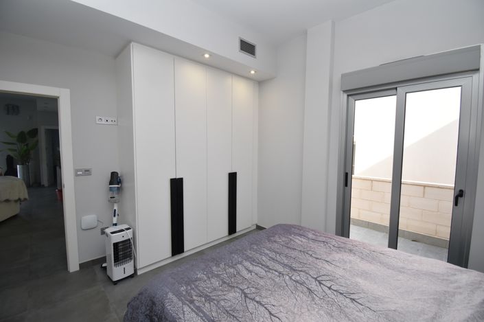 Image No.10-5 Bed Villa for sale