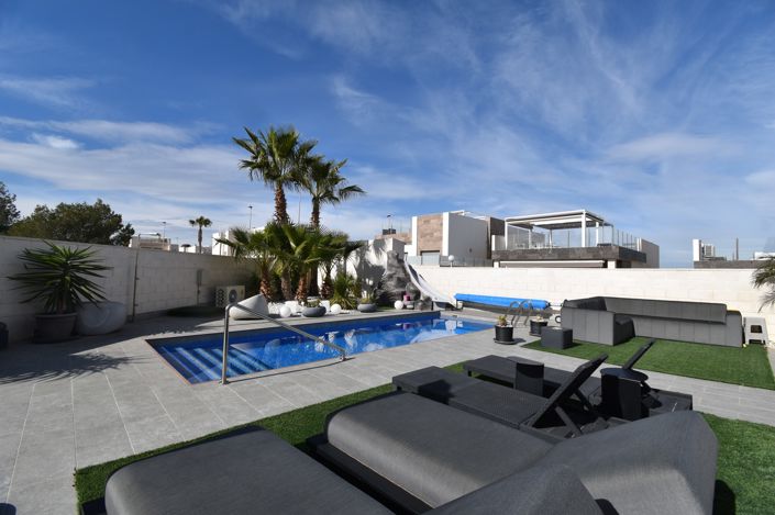 Image No.2-5 Bed Villa for sale