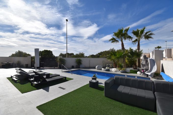 Image No.27-5 Bed Villa for sale