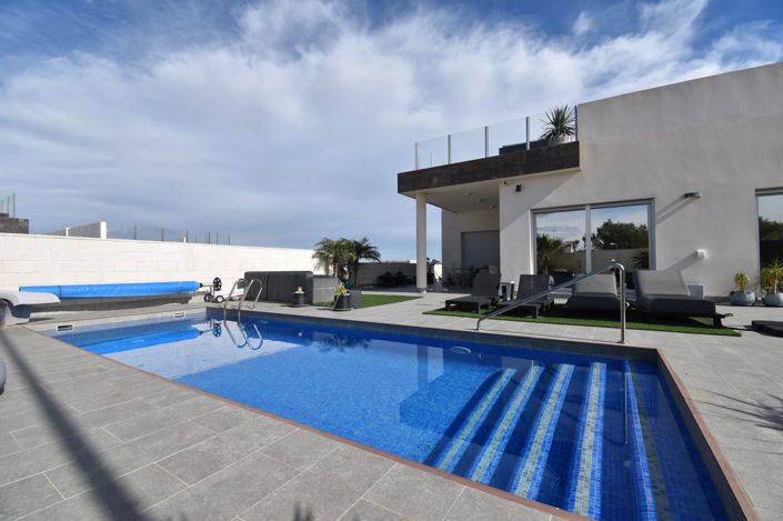 Image No.28-5 Bed Villa for sale