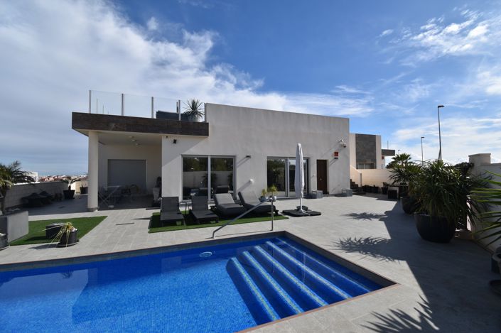 Image No.29-5 Bed Villa for sale