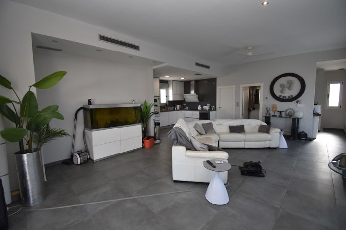 Image No.6-5 Bed Villa for sale