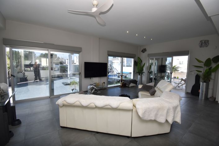 Image No.8-5 Bed Villa for sale