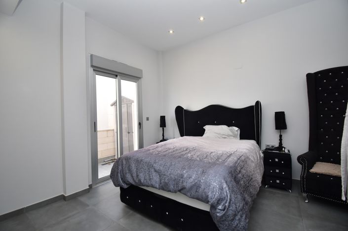 Image No.9-5 Bed Villa for sale