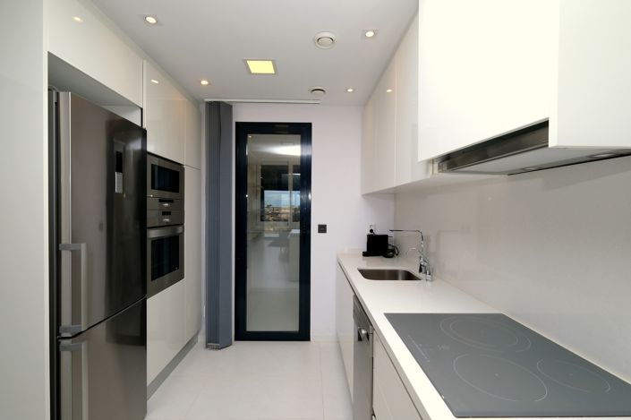 Image No.10-2 Bed Property for sale