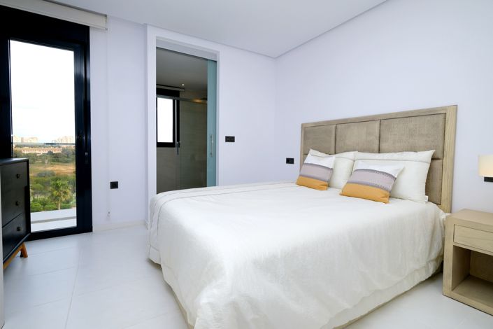 Image No.12-2 Bed Property for sale