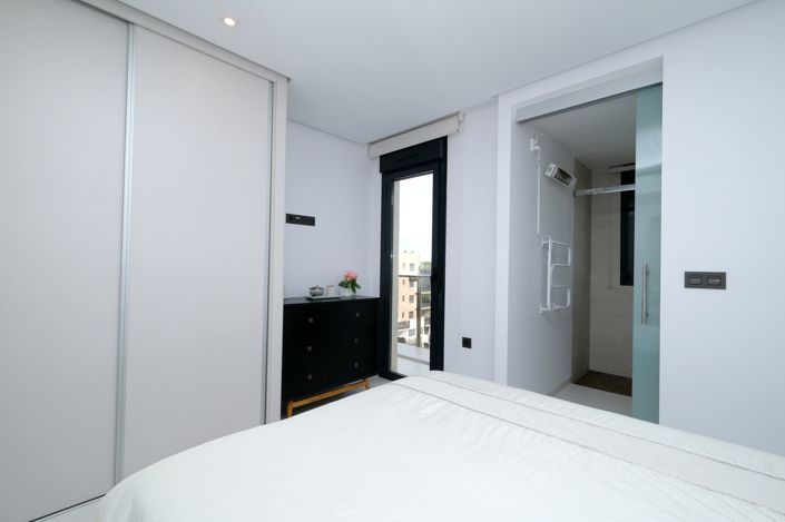 Image No.13-2 Bed Property for sale