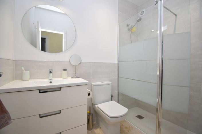 Image No.16-2 Bed Property for sale