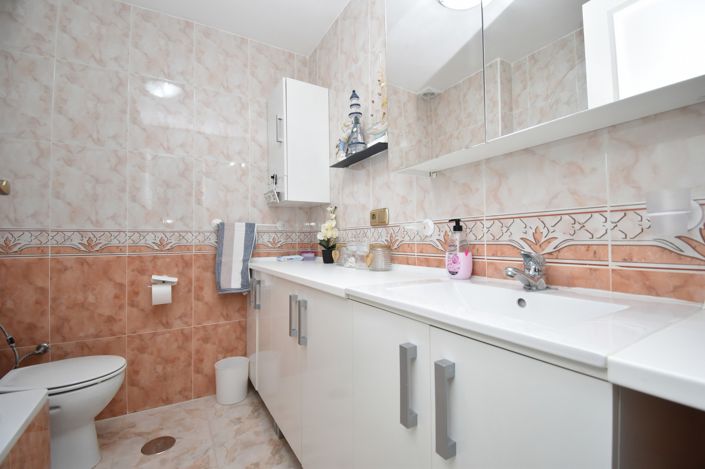 Image No.12-2 Bed Property for sale