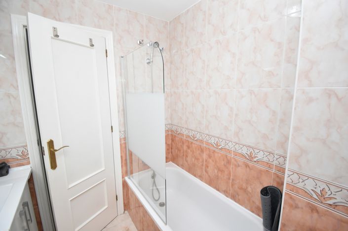 Image No.13-2 Bed Property for sale