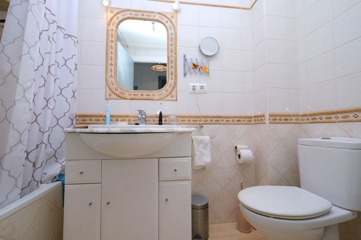 Image No.12-1 Bed Property for sale