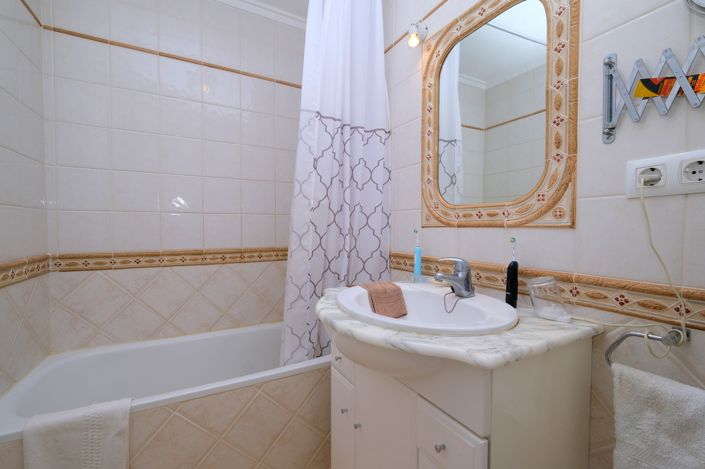 Image No.13-1 Bed Property for sale