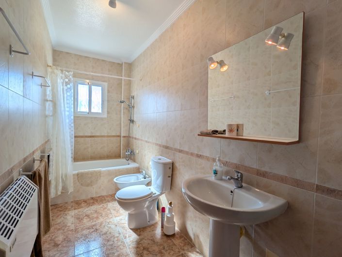 Image No.11-2 Bed Townhouse for sale