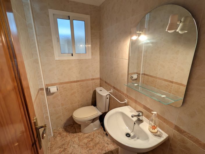 Image No.8-2 Bed Townhouse for sale