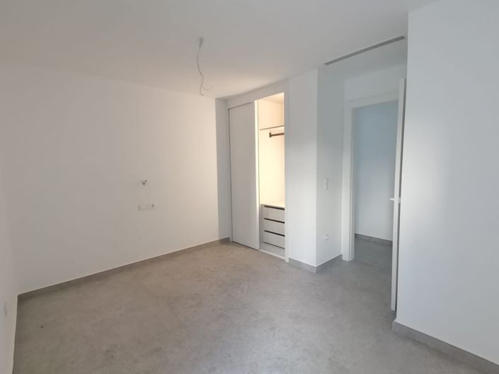 Image No.14-3 Bed Property for sale