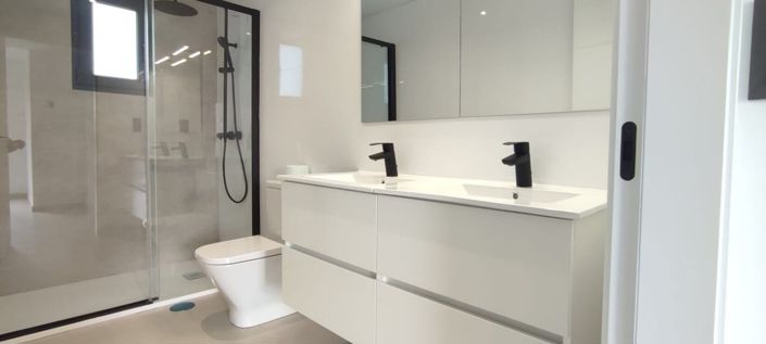 Image No.10-3 Bed Villa for sale