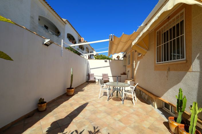 Image No.15-2 Bed Townhouse for sale