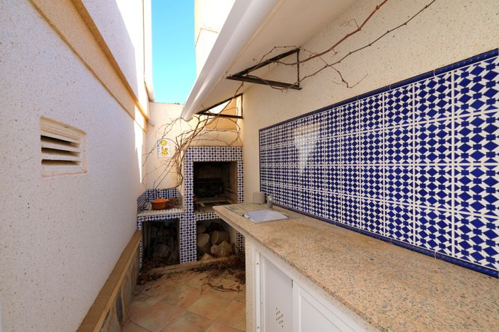 Image No.17-2 Bed Townhouse for sale