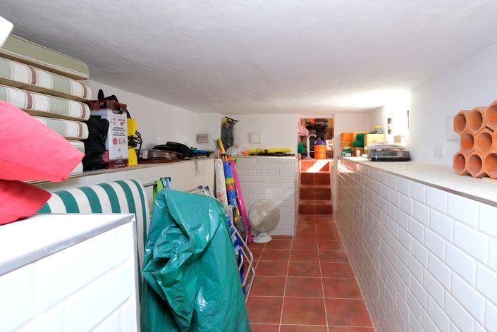 Image No.18-2 Bed Townhouse for sale