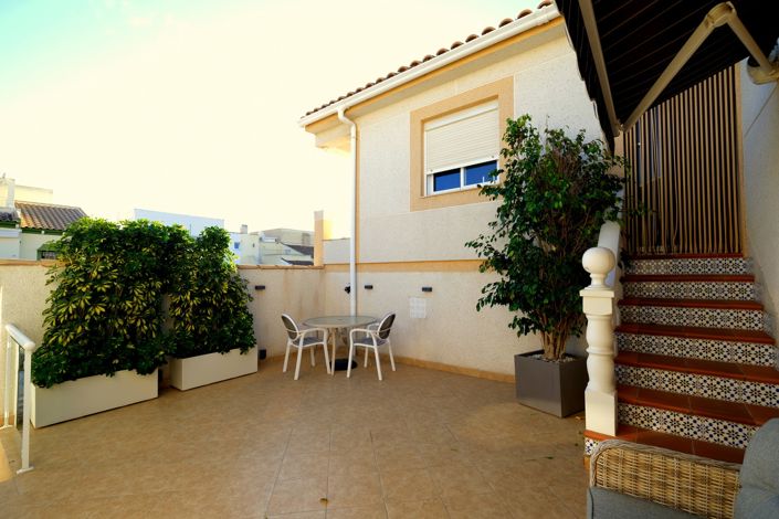 Image No.20-2 Bed Townhouse for sale