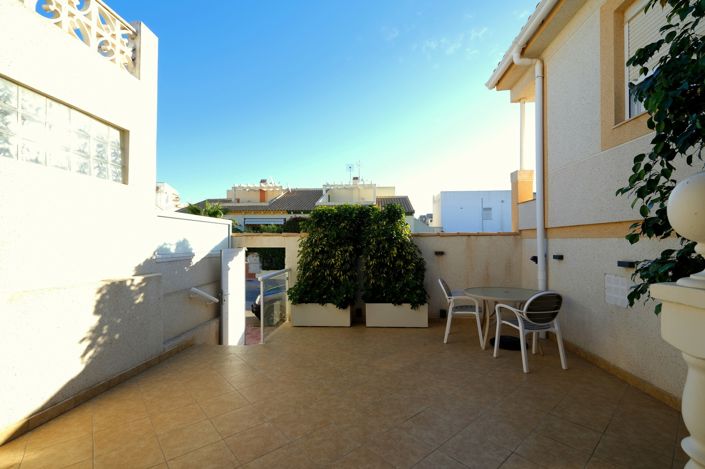 Image No.25-2 Bed Townhouse for sale