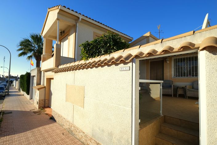 Image No.26-2 Bed Townhouse for sale