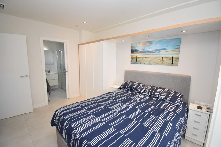 Image No.12-2 Bed Property for sale