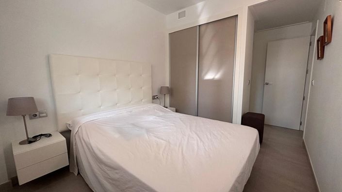 Image No.4-2 Bed Property for sale