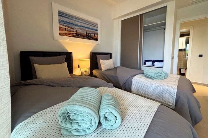 Image No.10-2 Bed Property for sale