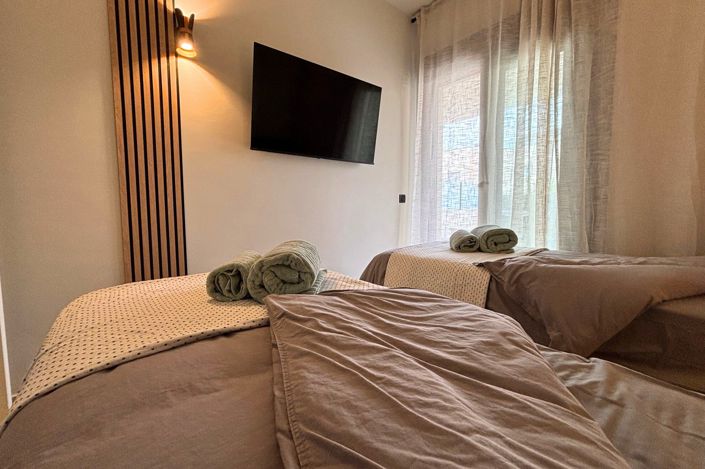 Image No.11-2 Bed Property for sale