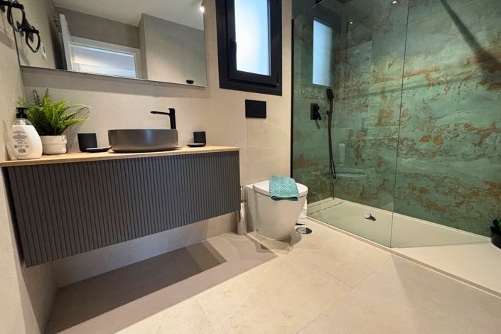 Image No.19-2 Bed Property for sale