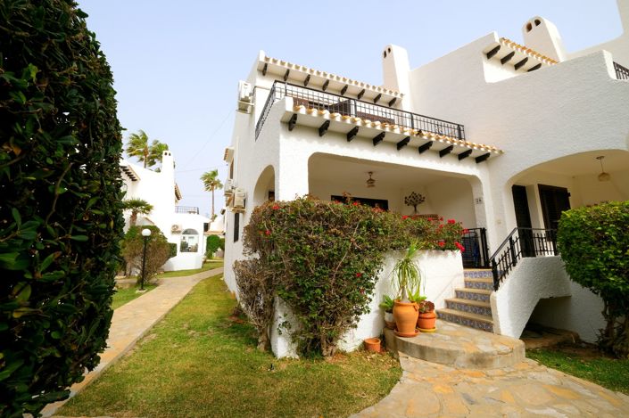 Image No.3-Villa de 3 chambres à vendre à Alicante