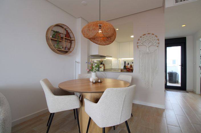 Image No.11-2 Bed Property for sale