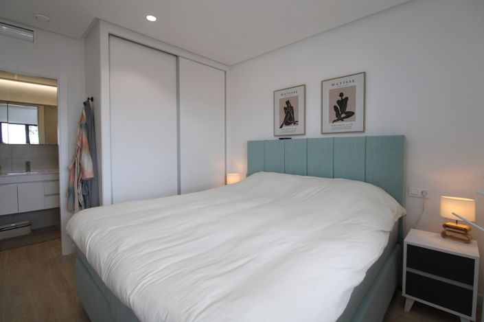 Image No.14-2 Bed Property for sale