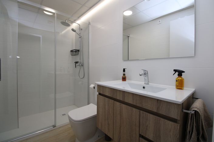 Image No.20-2 Bed Property for sale