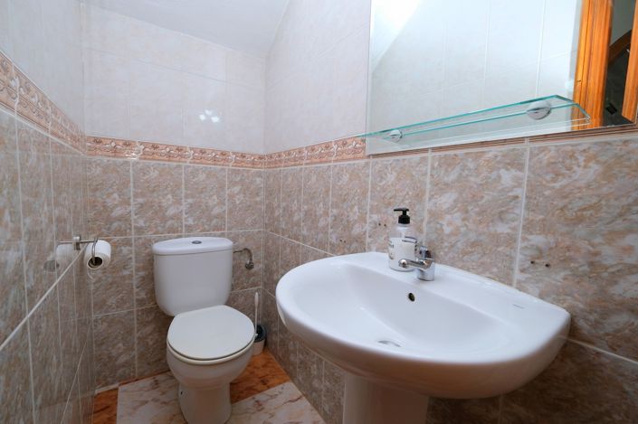 Image No.17-2 Bed Townhouse for sale