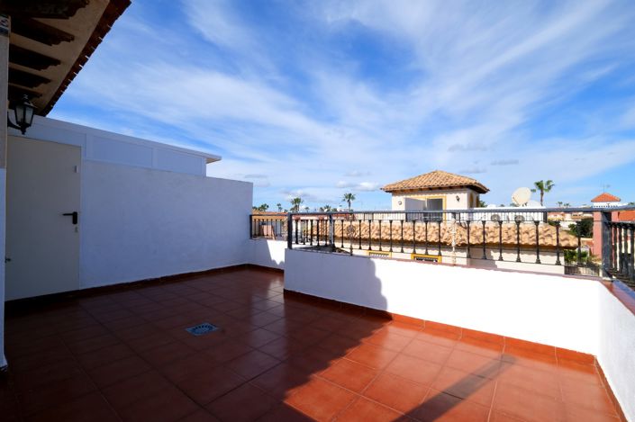 Image No.20-2 Bed Townhouse for sale