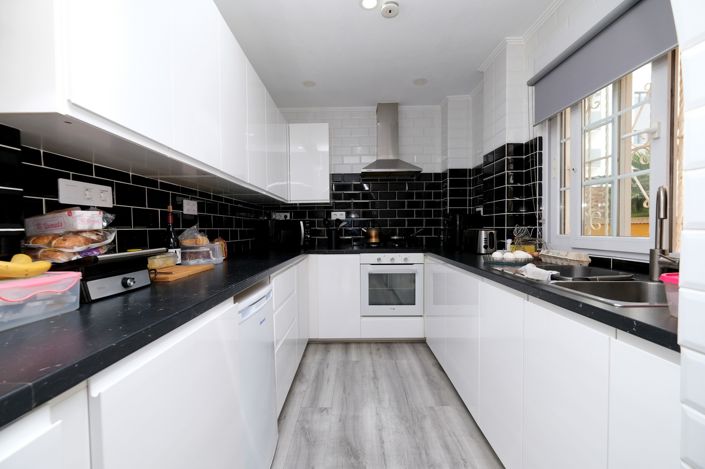 Image No.7-3 Bed Villa for sale