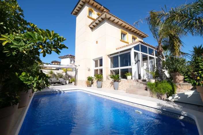 Image No.2-4 Bed Villa for sale