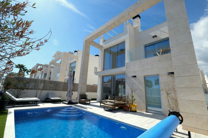 Image No.39-3 Bed Villa for sale